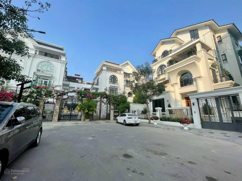 Cho thuê biệt thự 336m2, dtsd 840m2 full nội thất 120tr/tháng bình trưng  quận 2  0948 888 ***