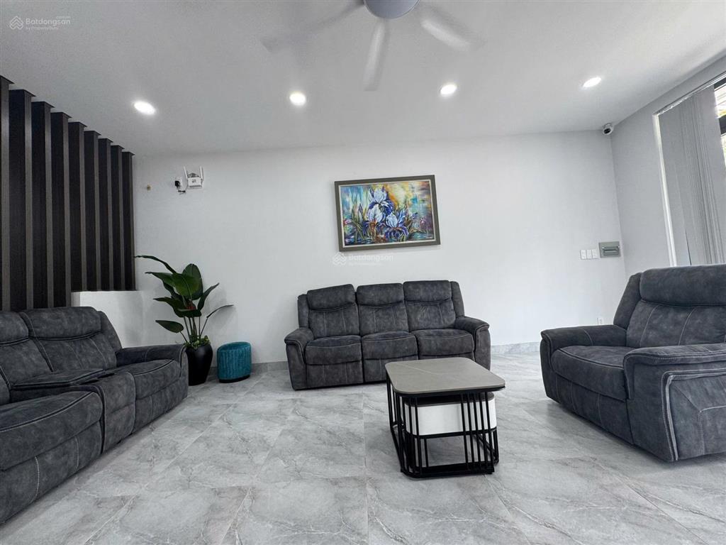 Cho thuê nhà phố 100tr/tháng 10x18m quận 2  588m2 sàn, hầm, 1 trệt 3 lầu/5pn  0948 888 ***