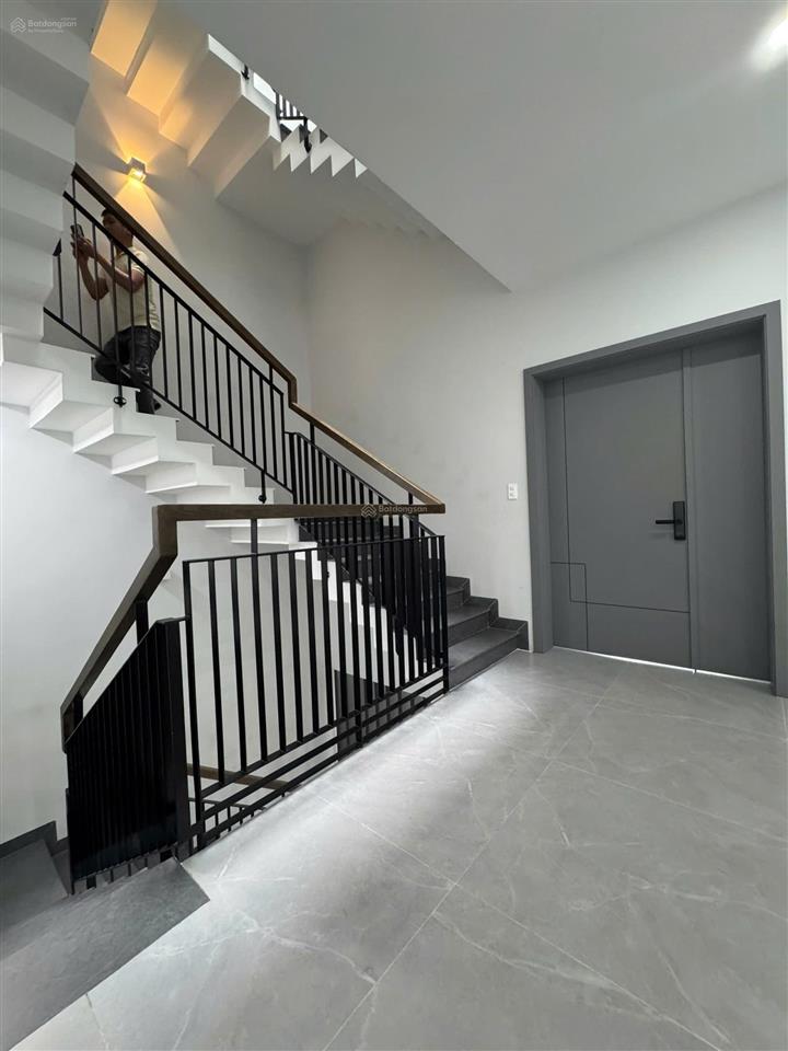 Cho thuê nhà phố 100tr/tháng 10x18m quận 2  588m2 sàn, hầm, 1 trệt 3 lầu/5pn  0948 888 ***