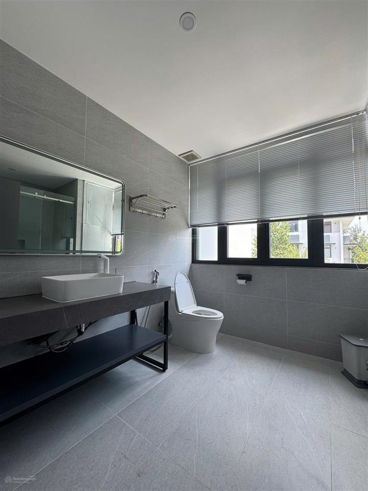 Cho thuê nhà phố 100tr/tháng 10x18m quận 2  588m2 sàn, hầm, 1 trệt 3 lầu/5pn  0948 888 ***