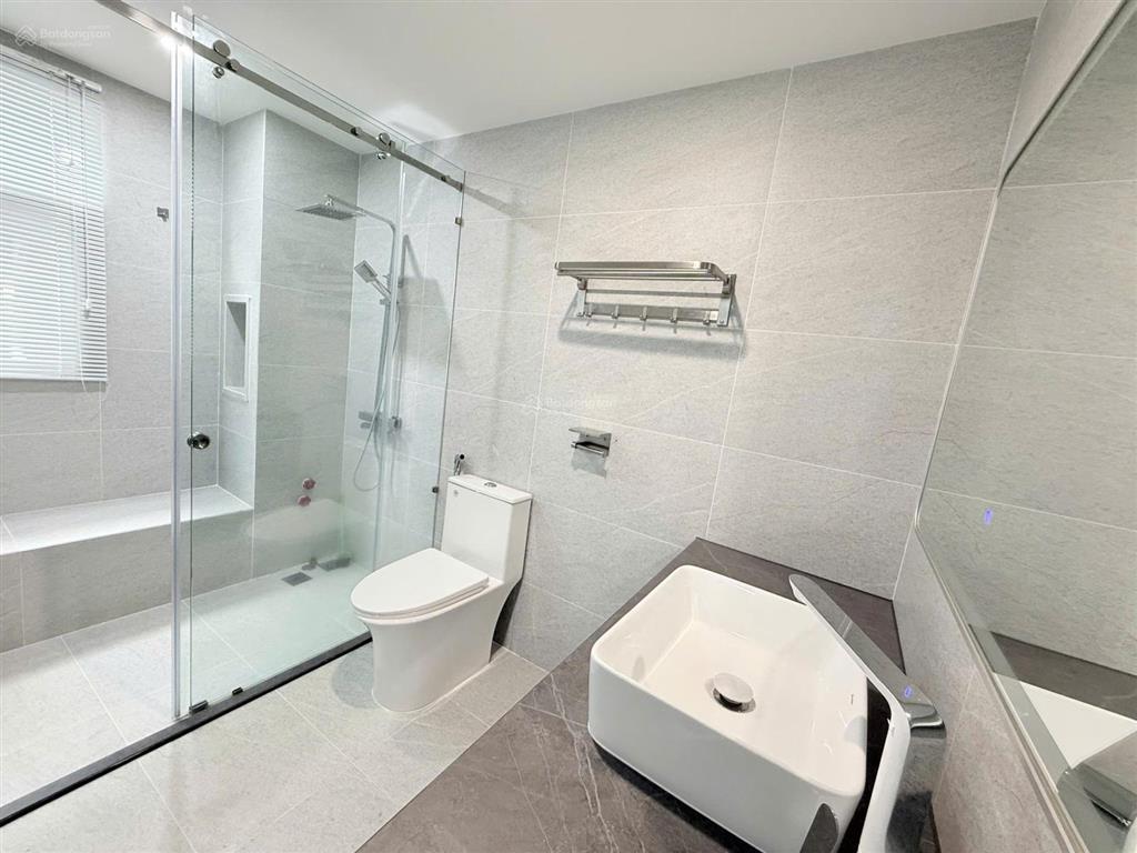 Cho thuê nhà phố 100tr/tháng 10x18m quận 2  588m2 sàn, hầm, 1 trệt 3 lầu/5pn  0948 888 ***