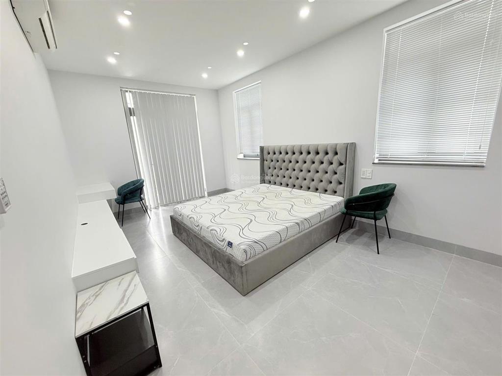 Cho thuê nhà phố 100tr/tháng 10x18m quận 2  588m2 sàn, hầm, 1 trệt 3 lầu/5pn  0948 888 ***