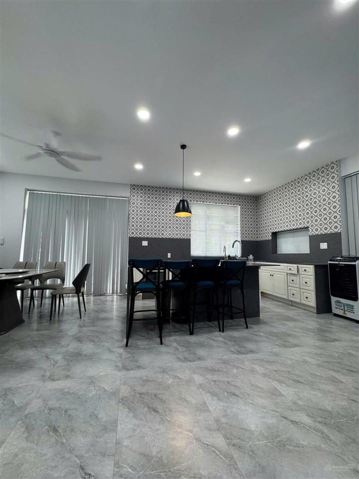 Cho thuê nhà phố 100tr/tháng 10x18m quận 2  588m2 sàn, hầm, 1 trệt 3 lầu/5pn  0948 888 ***