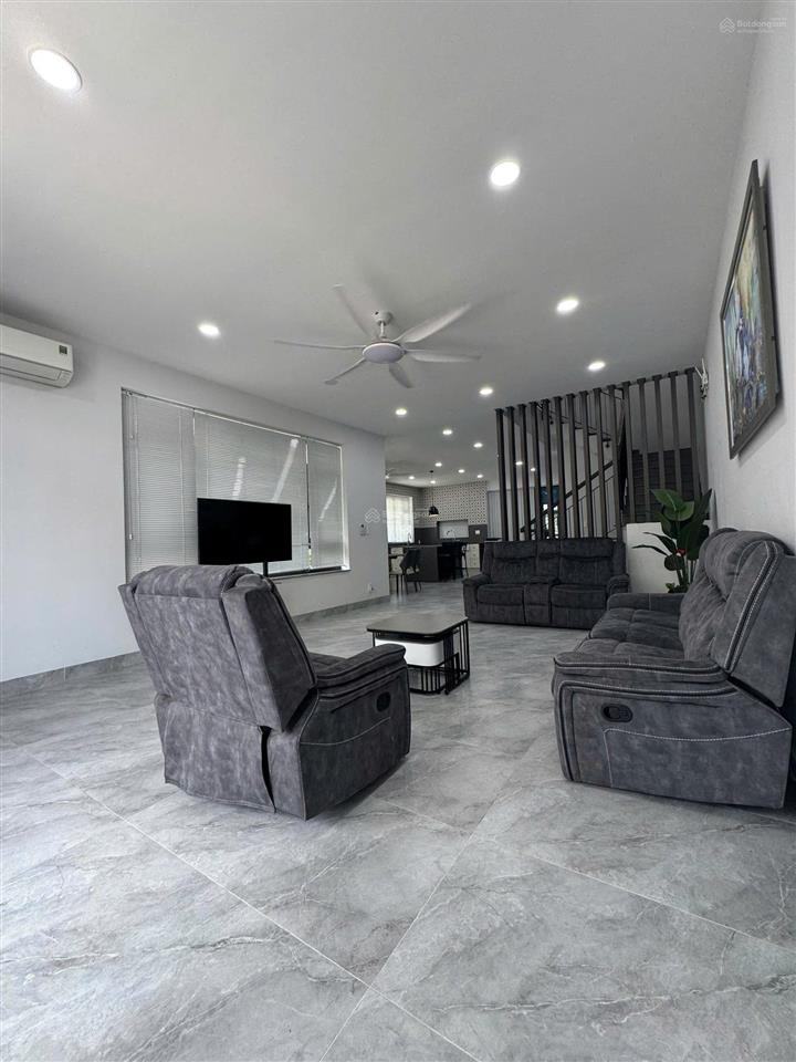 Cho thuê nhà phố 100tr/tháng 10x18m quận 2  588m2 sàn, hầm, 1 trệt 3 lầu/5pn  0948 888 ***