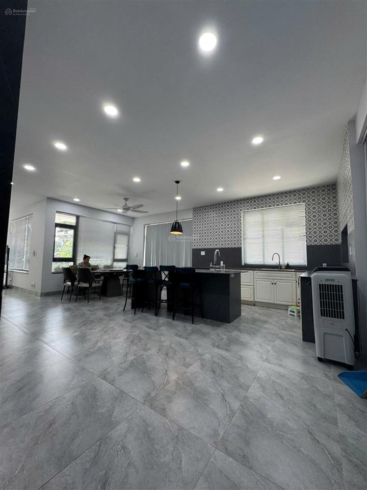 Cho thuê nhà phố 100tr/tháng 10x18m quận 2  588m2 sàn, hầm, 1 trệt 3 lầu/5pn  0948 888 ***