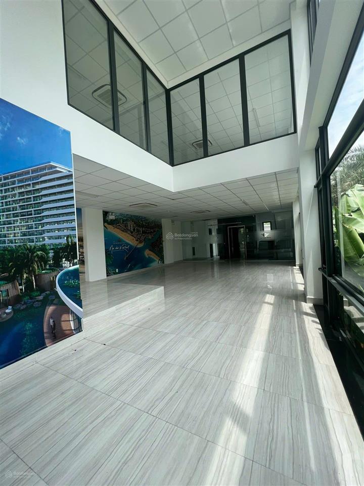 Bán tòa văn phòng 7 tầng giá 95 tỷ tl 159,8m2 (7x22.9m) mt bát nàn q2,  0948 888 ***