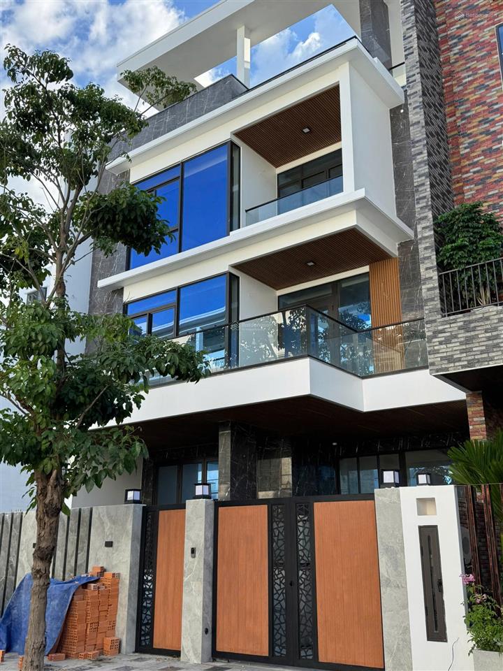 Cho thuê văn phòng  giá 110tr/tháng 10x18m/dtsd 588m2/1 hầm 4 tầng/q2  0948 888 ***
