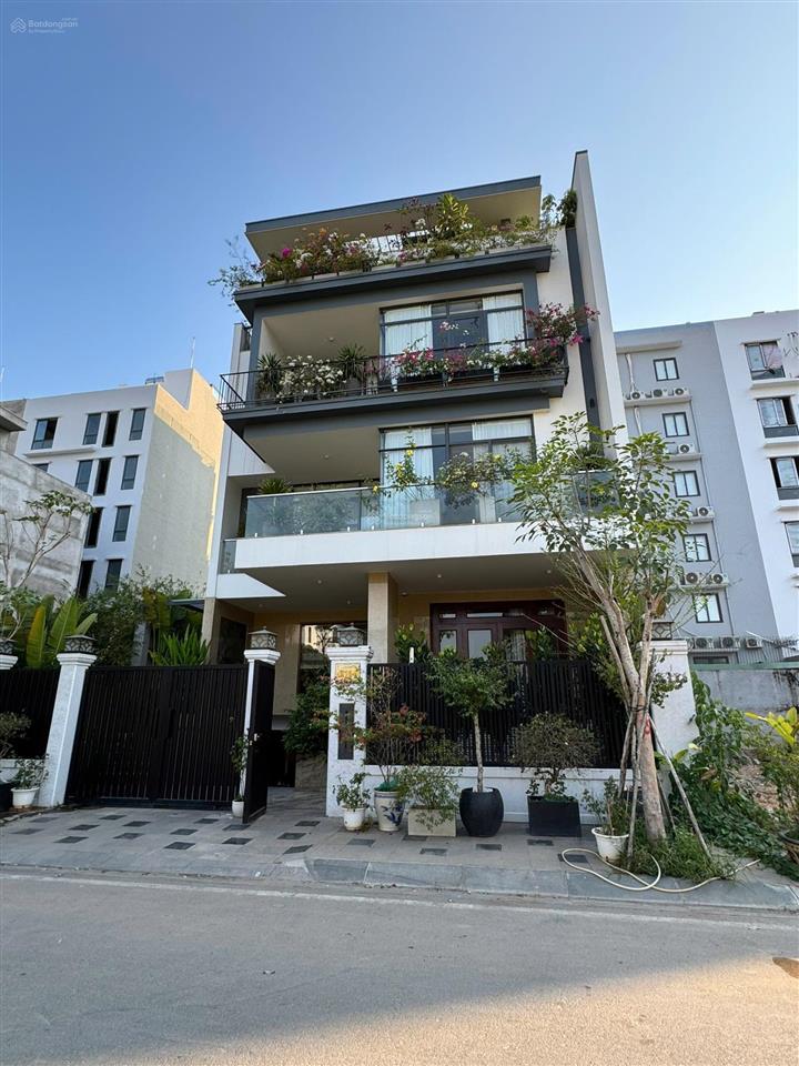 Cho thuê văn phòng 11x20m (207.5m2) góc 2 mặt tiền giá 90tr/tháng saigon mystery q2/ 0948 888 ***