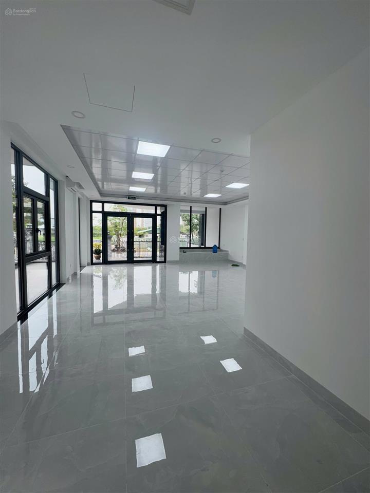 Cho thuê văn phòng 11x20m (207,5m2) góc 2 mặt tiền giá 90tr/tháng saigon mystery q2.  0948 888 ***