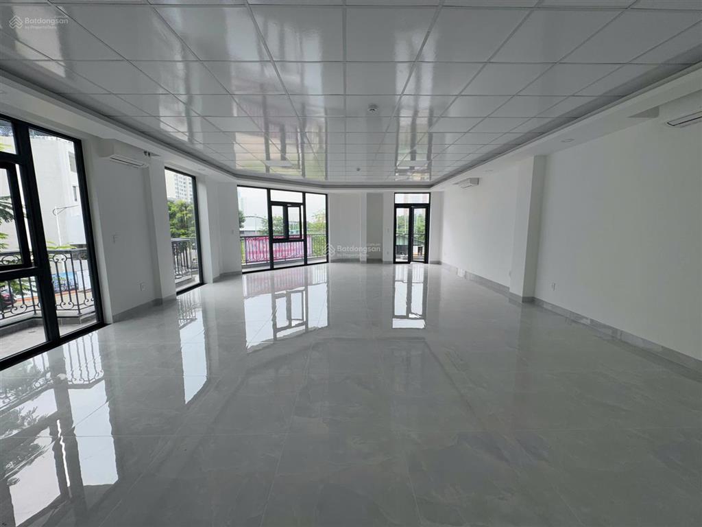 Cho thuê văn phòng 11x20m (207,5m2) góc 2 mặt tiền giá 90tr/tháng saigon mystery q2.  0948 888 ***