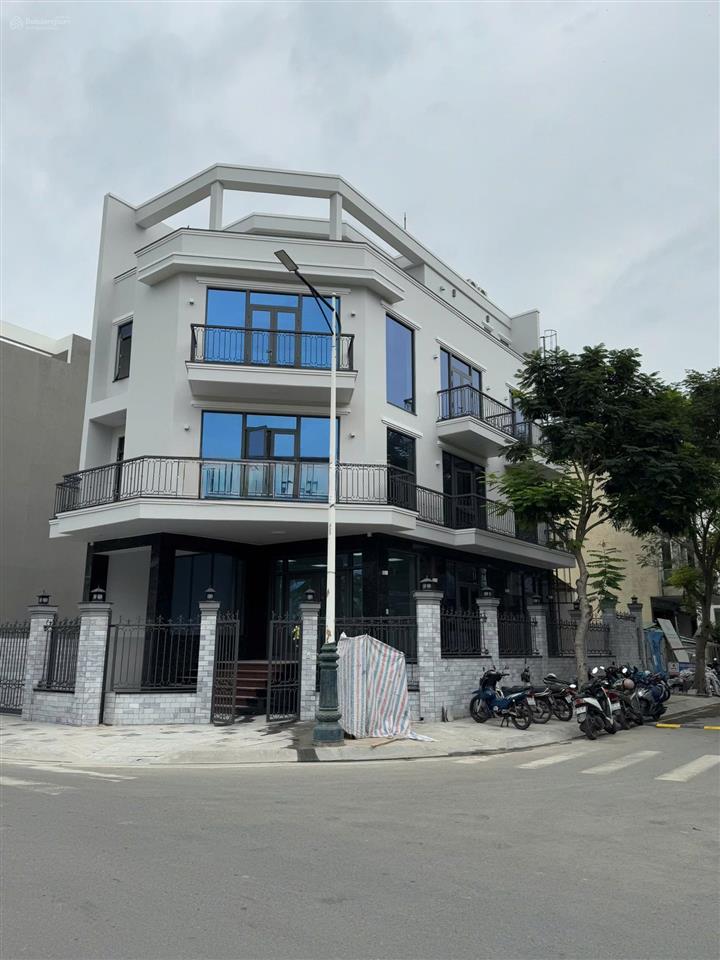 Cho thuê văn phòng 11x20m (207,5m2) góc 2 mặt tiền giá 90tr/tháng saigon mystery q2.  0948 888 ***