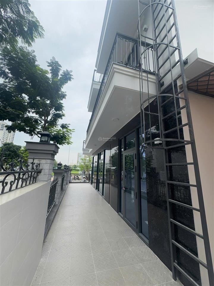 Cho thuê văn phòng 11x20m (207,5m2) góc 2 mặt tiền giá 90tr/tháng saigon mystery q2.  0948 888 ***