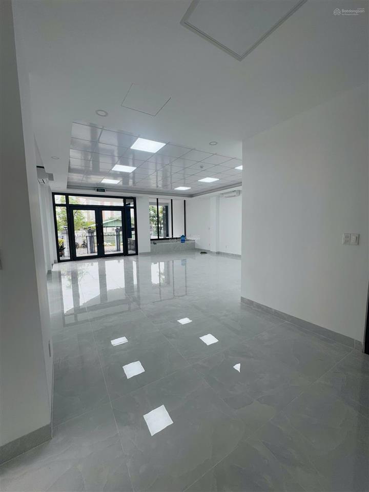 Cho thuê văn phòng 11x20m (207,5m2) góc 2 mặt tiền giá 90tr/tháng saigon mystery q2.  0948 888 ***
