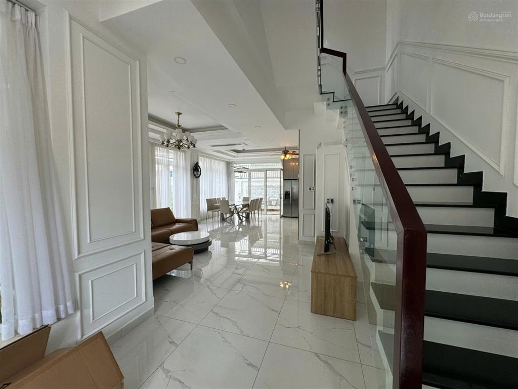 Cho thuê villa giá 90tr/tháng dt 10x18m full nội thất 5pn, khu compound an ninh  0948 888 ***