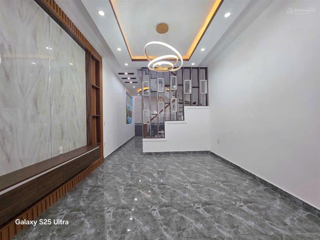 Bán nhà 3 tầng chợ đồng tải. ô tô đỗ cửa