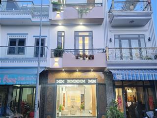Rẻ hơn căn hàng xóm 200tr mà full nội thất decor đẹp.ngã tư bình chuẩn an phú tphcm