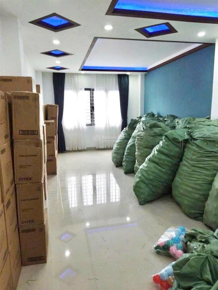 Cho thuê toà nhà nguyên căn 5 tầng có thang máy, mặt tiền đường phạm văn thuận  tam hiệp