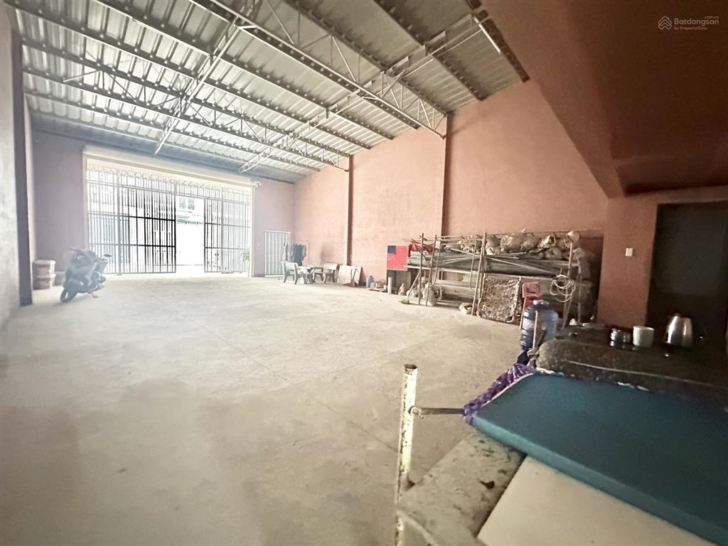 Cho thuê toà nhà thang máy mới 100% , 1 trệt 5 tầng 2 mặt tiền trước sau trung tâm go đồng nai