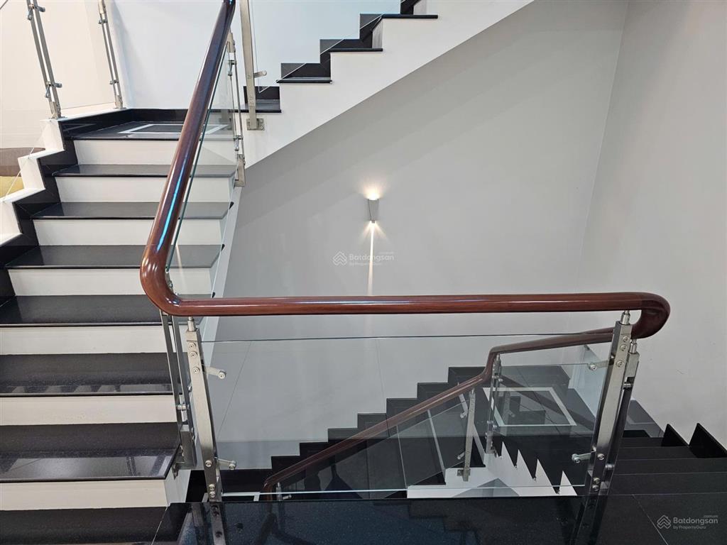 Cho thuê nhà đẹp mặt tiền khu dân cư d2d ở kinh doanh