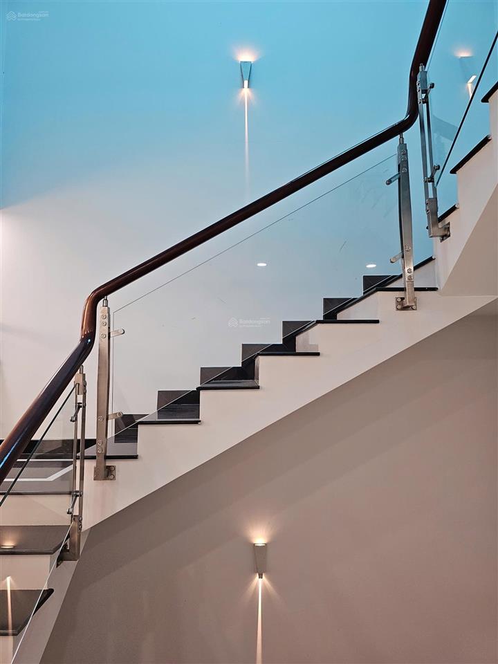 Cho thuê nhà đẹp mặt tiền khu dân cư d2d ở kinh doanh