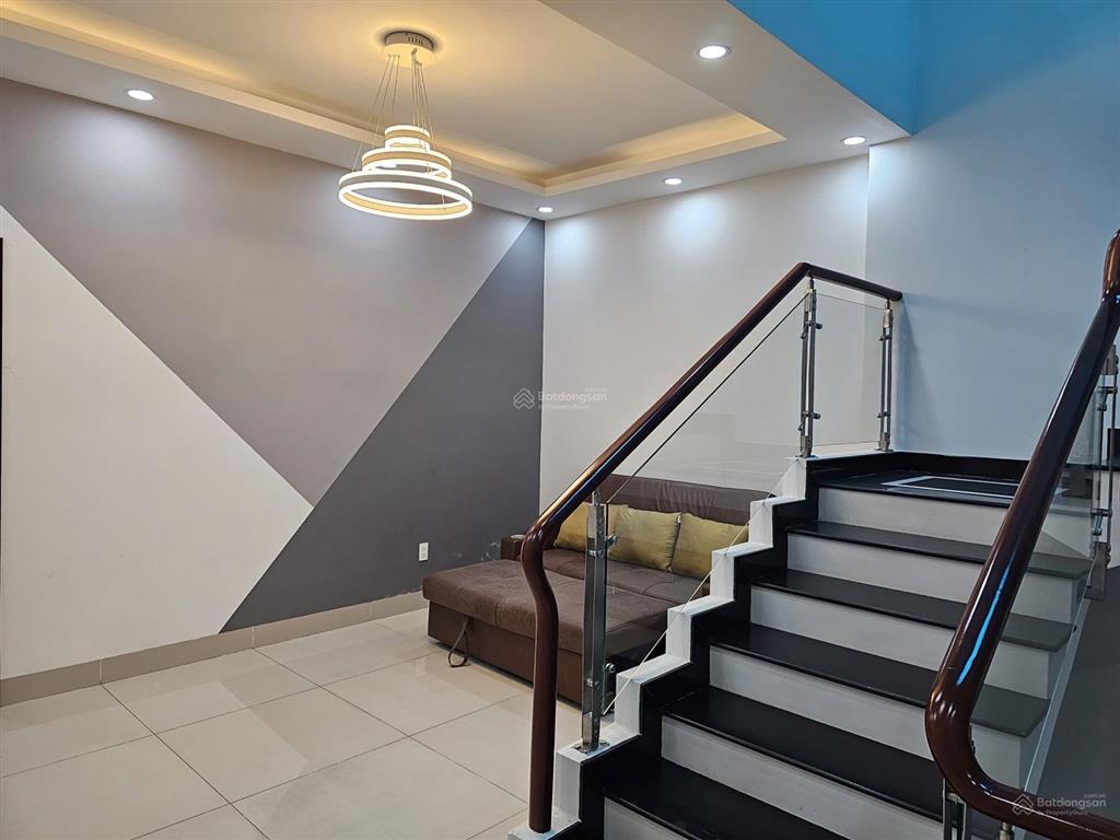 Cho thuê nhà đẹp mặt tiền khu dân cư d2d ở kinh doanh