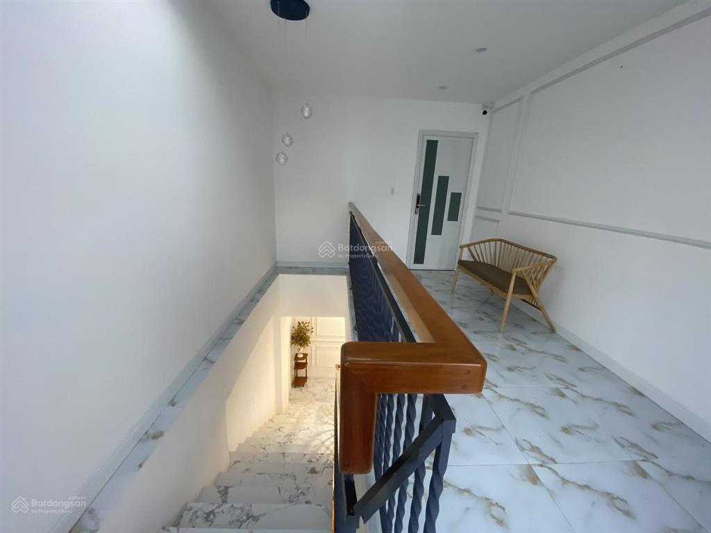 Cho thuê nhà đẹp nguyên căn 1t2l mặt tiền đường phạm văn thuận