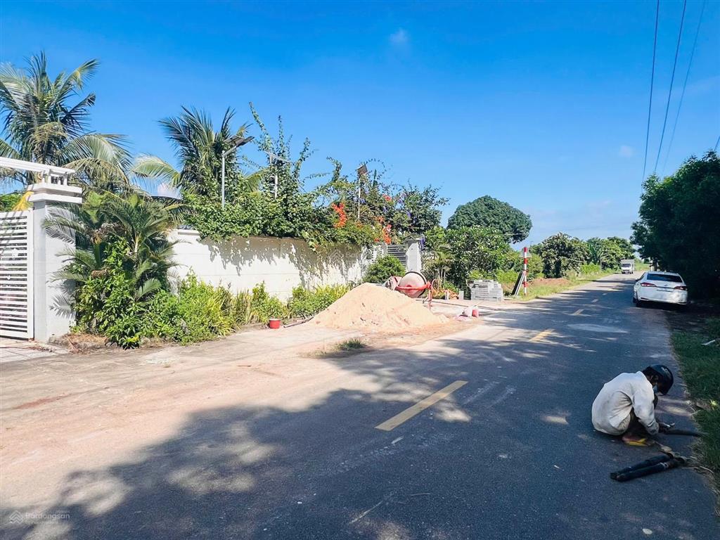 Bán gấp nhà vườn xã mặt tiền nguyễn huệ  đất đỏ  tp hcm