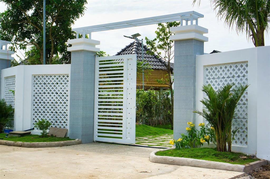 Bán gấp nhà vườn xã mặt tiền nguyễn huệ  đất đỏ  tp hcm