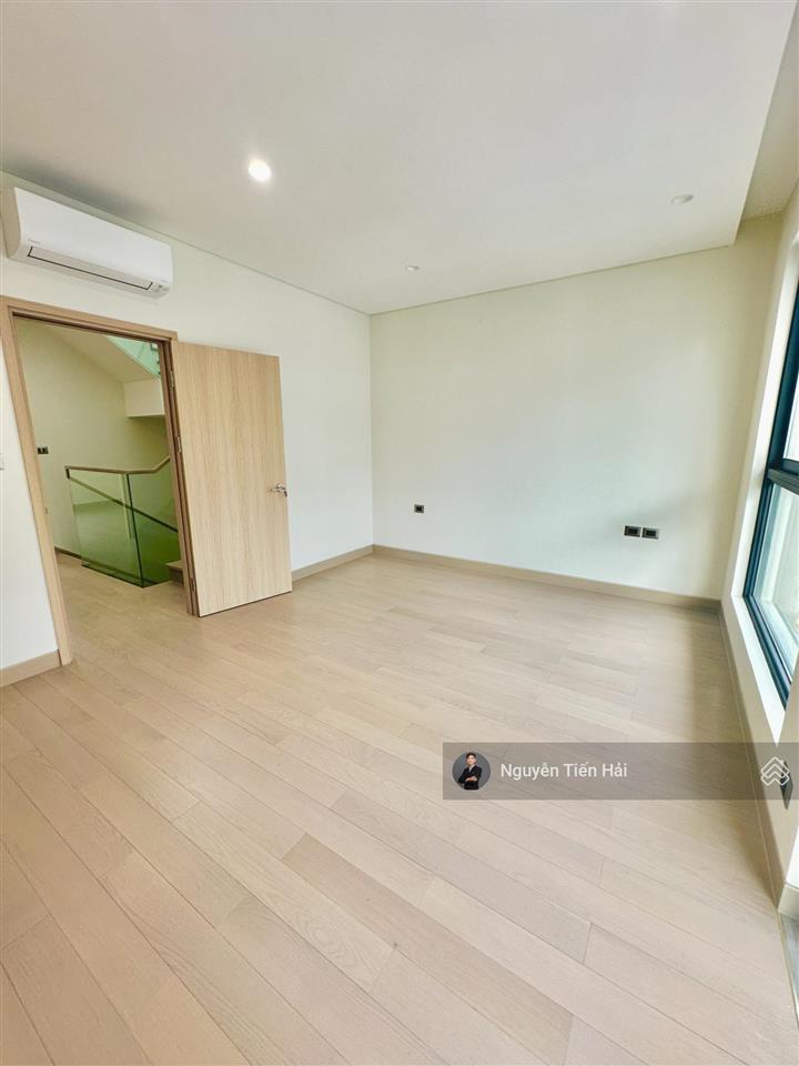 Cần bán shophouse gần mặt phố đi bộ vị trí trung tâm gần công viên. giá 31 tỷ