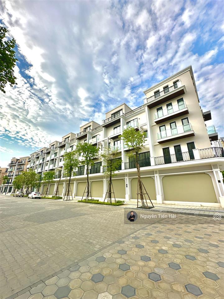 Cần bán shophouse gần mặt phố đi bộ vị trí trung tâm gần công viên. giá 31 tỷ