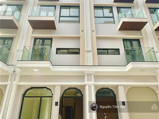 Bán shophouse mặt phố đi bộ dt 75m2. giá 32 tỷ.
