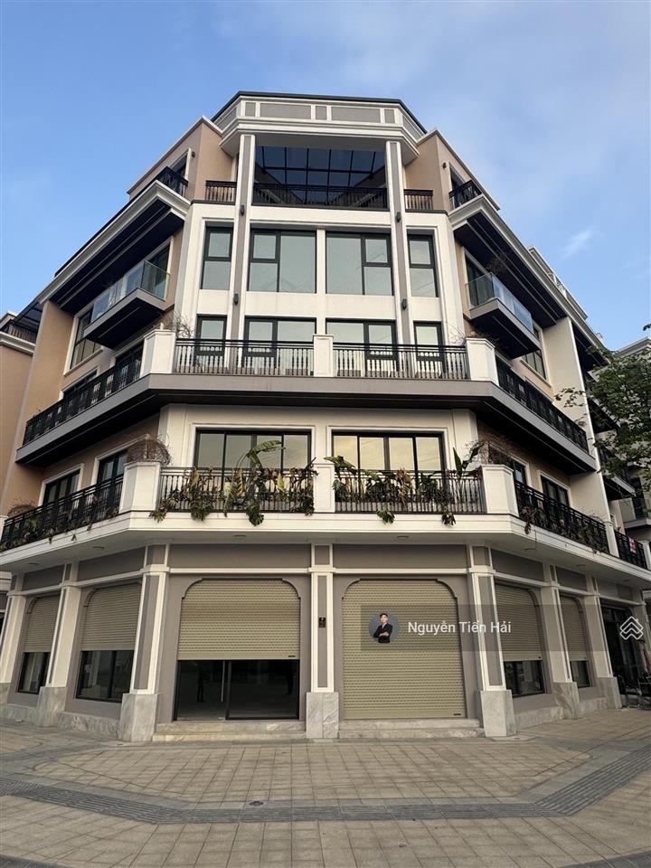 Bán căn góc diện tích 209m2 the manor. giá chưa đến 260tr/m2