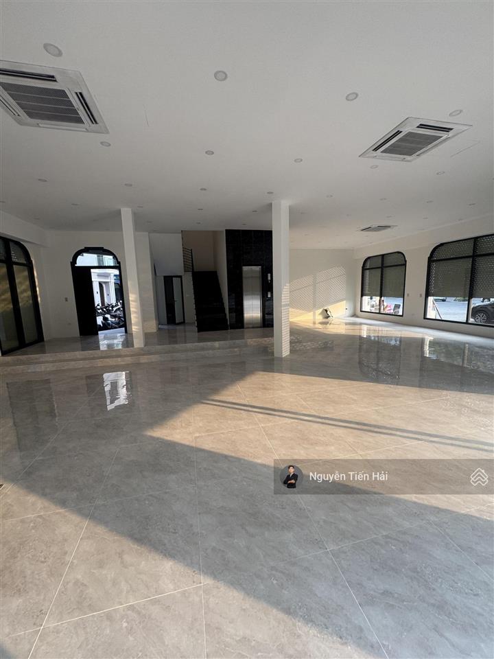 Cho thuê sàn văn phòng diện tích 230m2/sàn x 5 tầng kđt the manor central park. giá 30tr/th