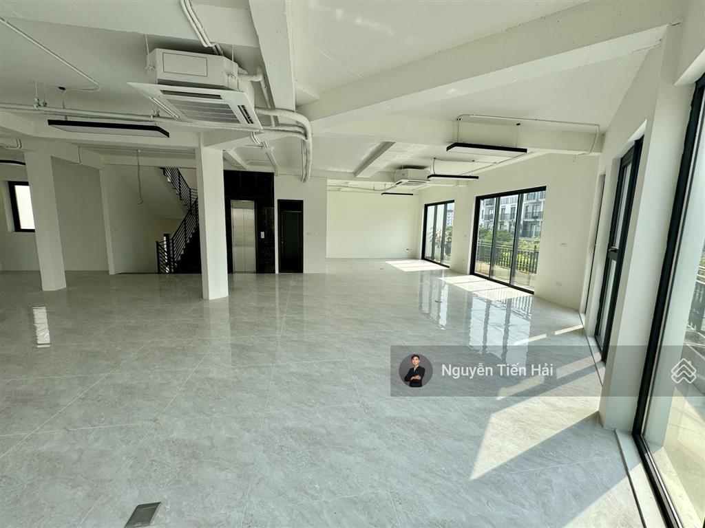 Cho thuê sàn văn phòng diện tích 230m2/sàn x 5 tầng kđt the manor central park. giá 30tr/th