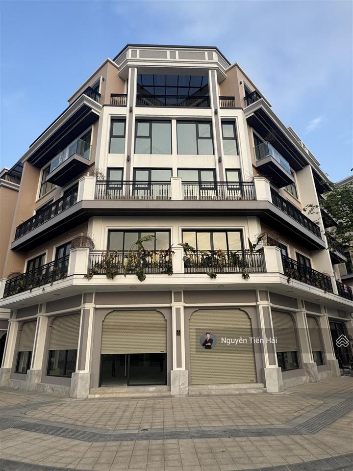 Cho thuê sàn văn phòng diện tích 230m2/sàn x 5 tầng kđt the manor central park. giá 30tr/th