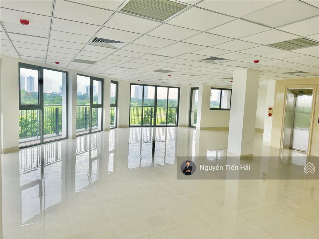 Cho thuê sàn văn phòng diện tích 230m2/sàn x 5 tầng kđt the manor central park. giá 30tr/th