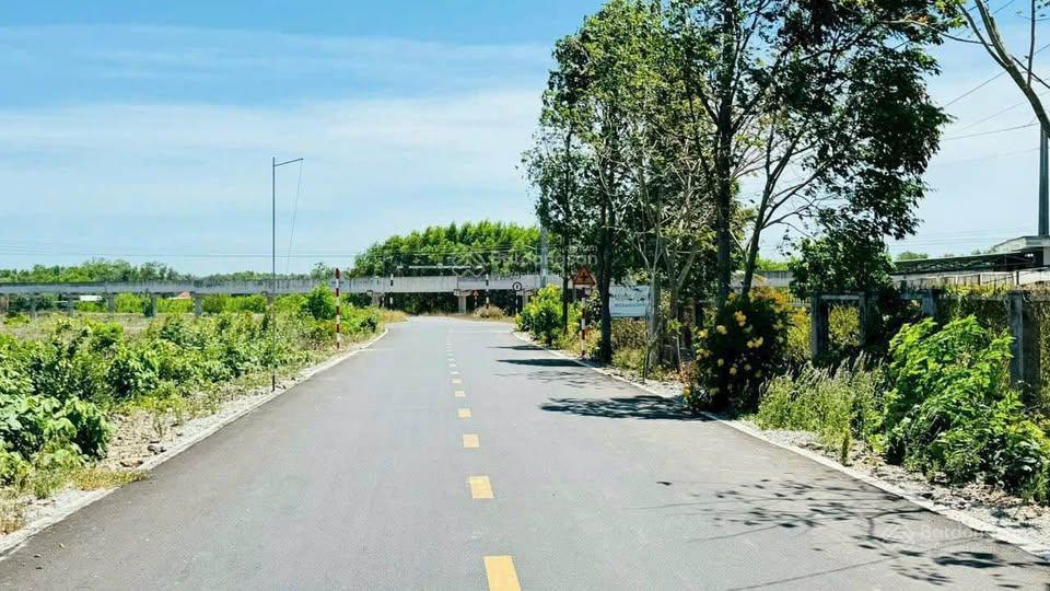Bán đất sổ riêng 242m2 ngang 6x40m 80m2 thổ cư. cổng chính khu công nghiệp đất đỏ long đất, brvt