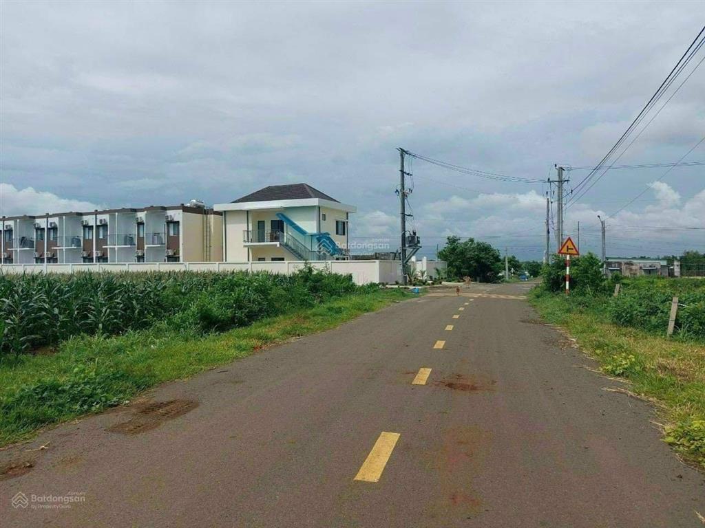 Bán đất thị trấn đất đỏ  đường nhựa cách mạng tháng 8