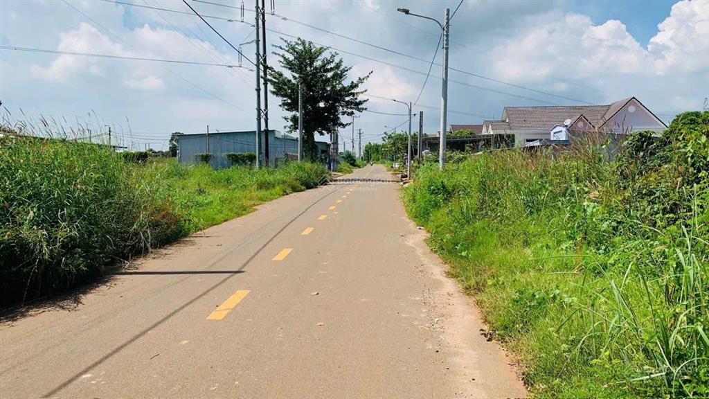 Bán đất thị trấn đất đỏ  đường nhựa cách mạng tháng 8