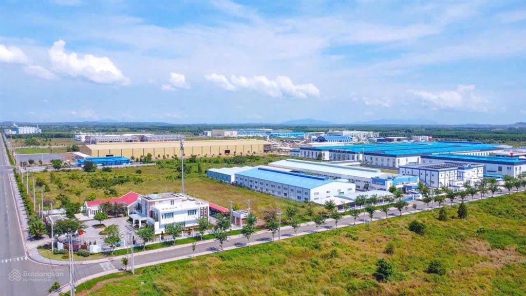 Bán đất thị trấn đất đỏ  đường nhựa cách mạng tháng 8