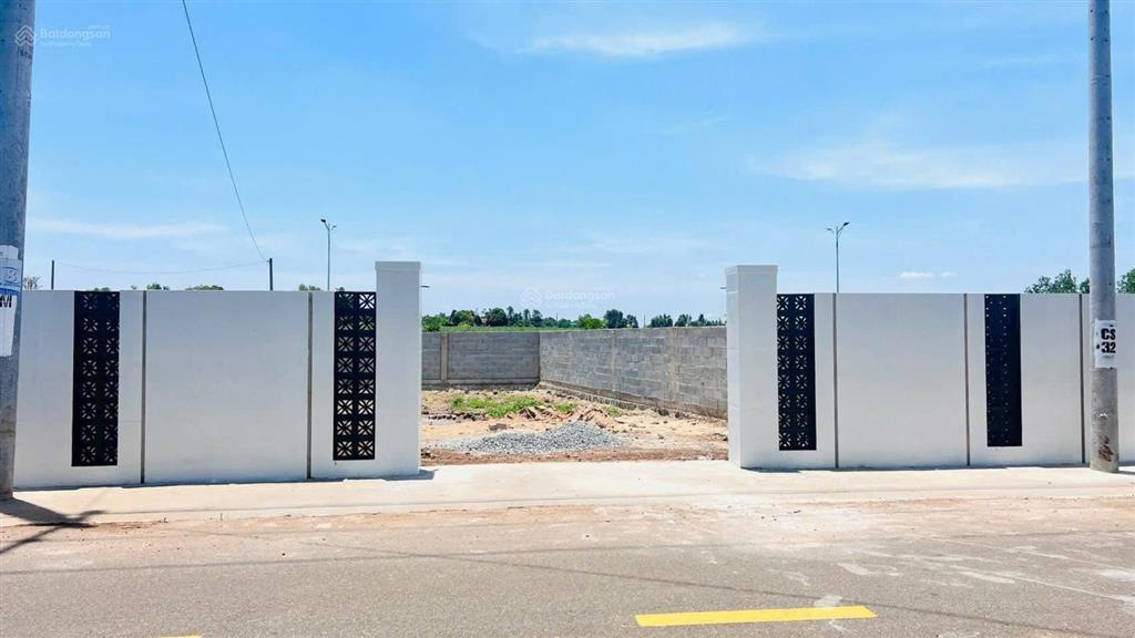 232m2 đường cách mạng tháng tám  thị trấn đất đỏ  brvt ngang 11m giáp đường chánh ql55