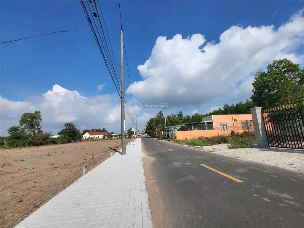 Bán nhà 242m2 đường nguyễn huệ  đất đỏ, brvt