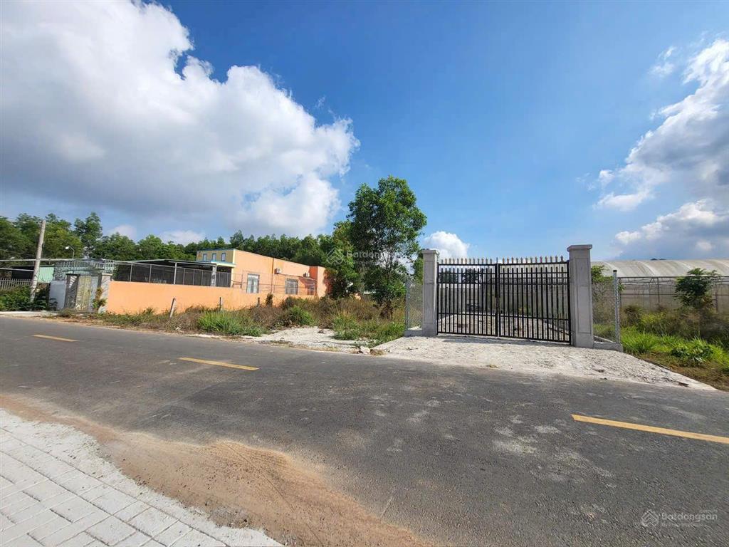 Bán nhà 242m2 đường nguyễn huệ  đất đỏ, brvt