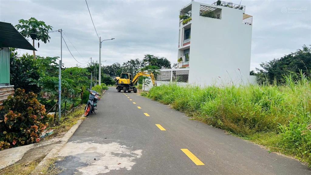 Bán 1066m2 mặt tiền rộng 35m đất trung tâm thị trấn đất đỏ brvt khu dân cư đông, cách biển 10 phút