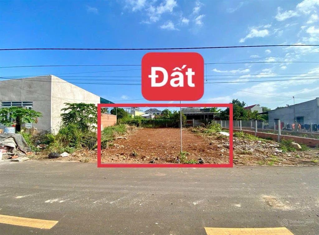 Bán đất thị trấn đất đỏ  đường nguyễn đình chiểu 6 x 20