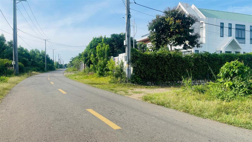 Bán đất mặt tiền 14m đường nguyễn huệ  xã đất đỏ  tp hcm