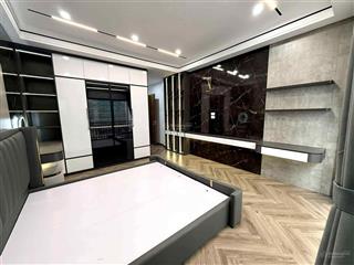 Gần bách kinh xây5 tầng thang máy40m27 phòng ngủngõ rộng 3 mét thẳng tắphơn 9 tỷ.