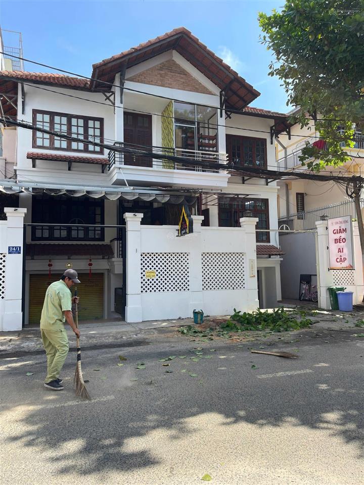 Bán villa phố 24/1  3 hoàng dư khương. dt 13,5m x 20m, hầm, 2 lầu, st.  0901 383 *** a huy
