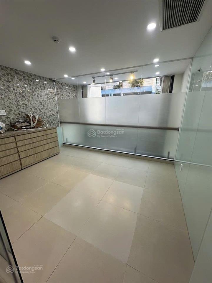 Bán nhà hẻm 22 lữ gia đường thông 8m. .dt 4 x 15m, 3 lầu.  0901, 383, 038 trường( khu vip. q11)