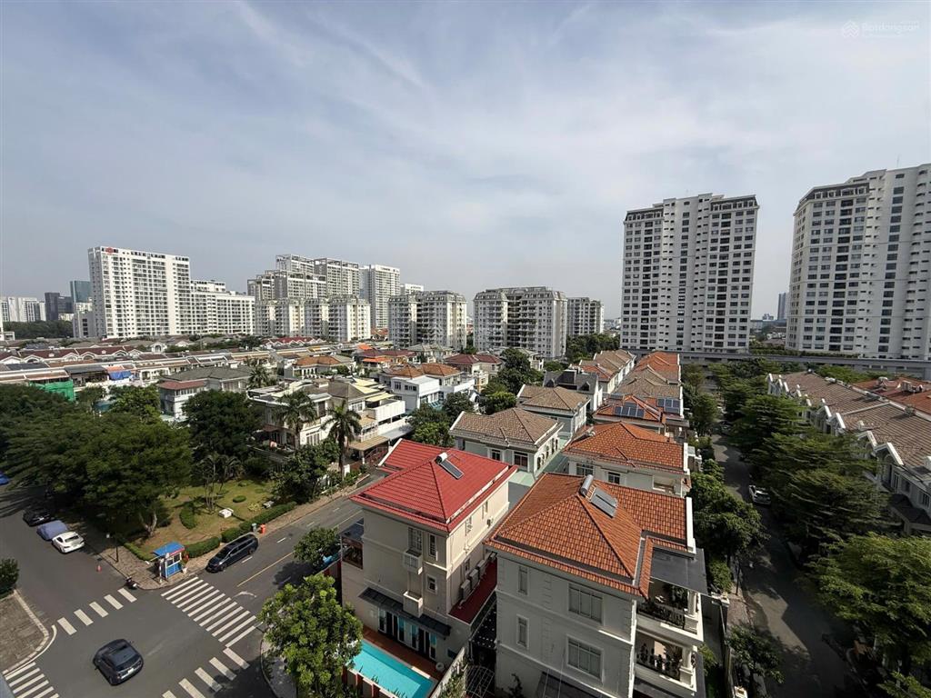 Bán căn hộ antonia 2 phòng ngủ  view biệt thự giá 10,6 tỷ